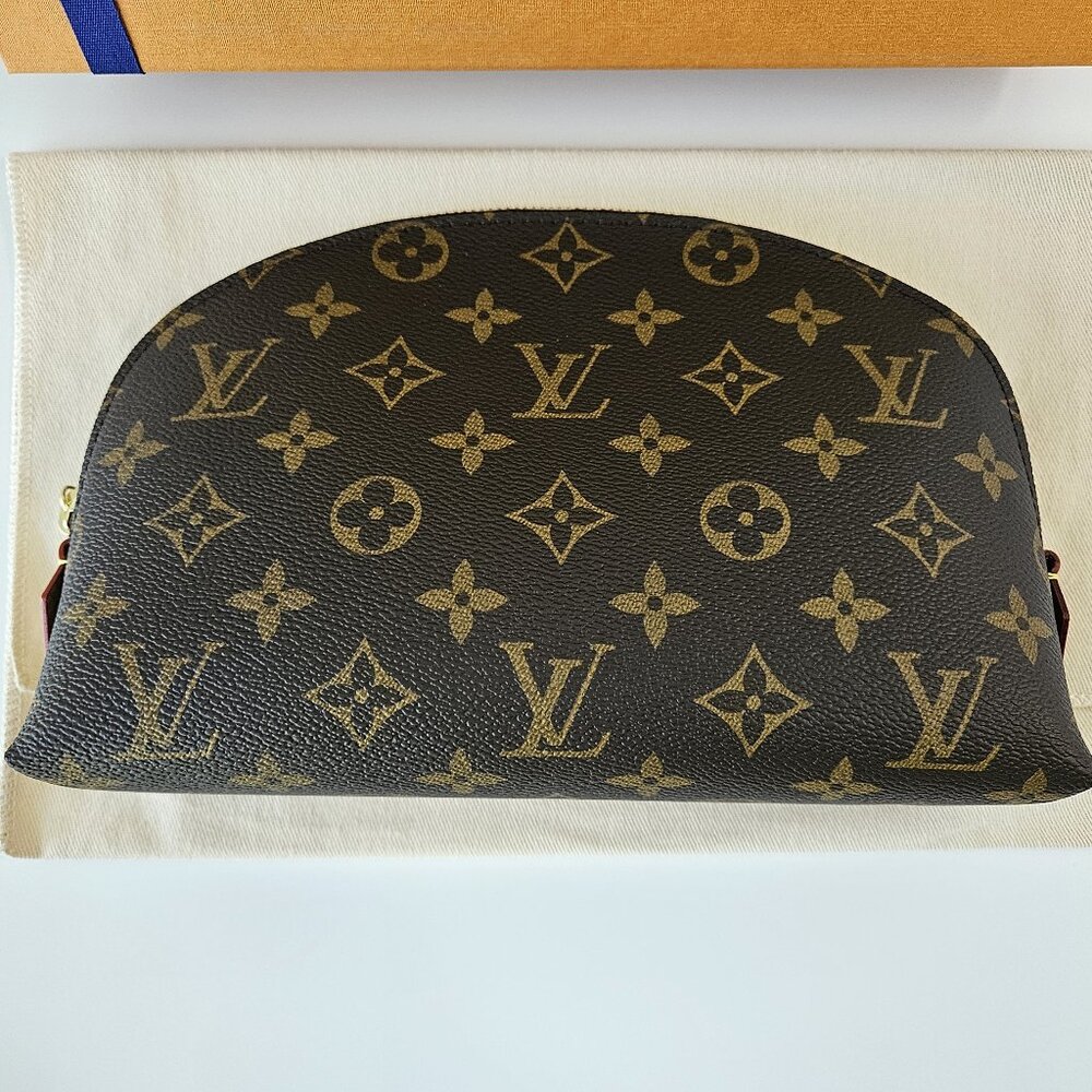 LOUIS VUITTON Cosmetic Pouch MM (Old GM) - Picture 4 of 16